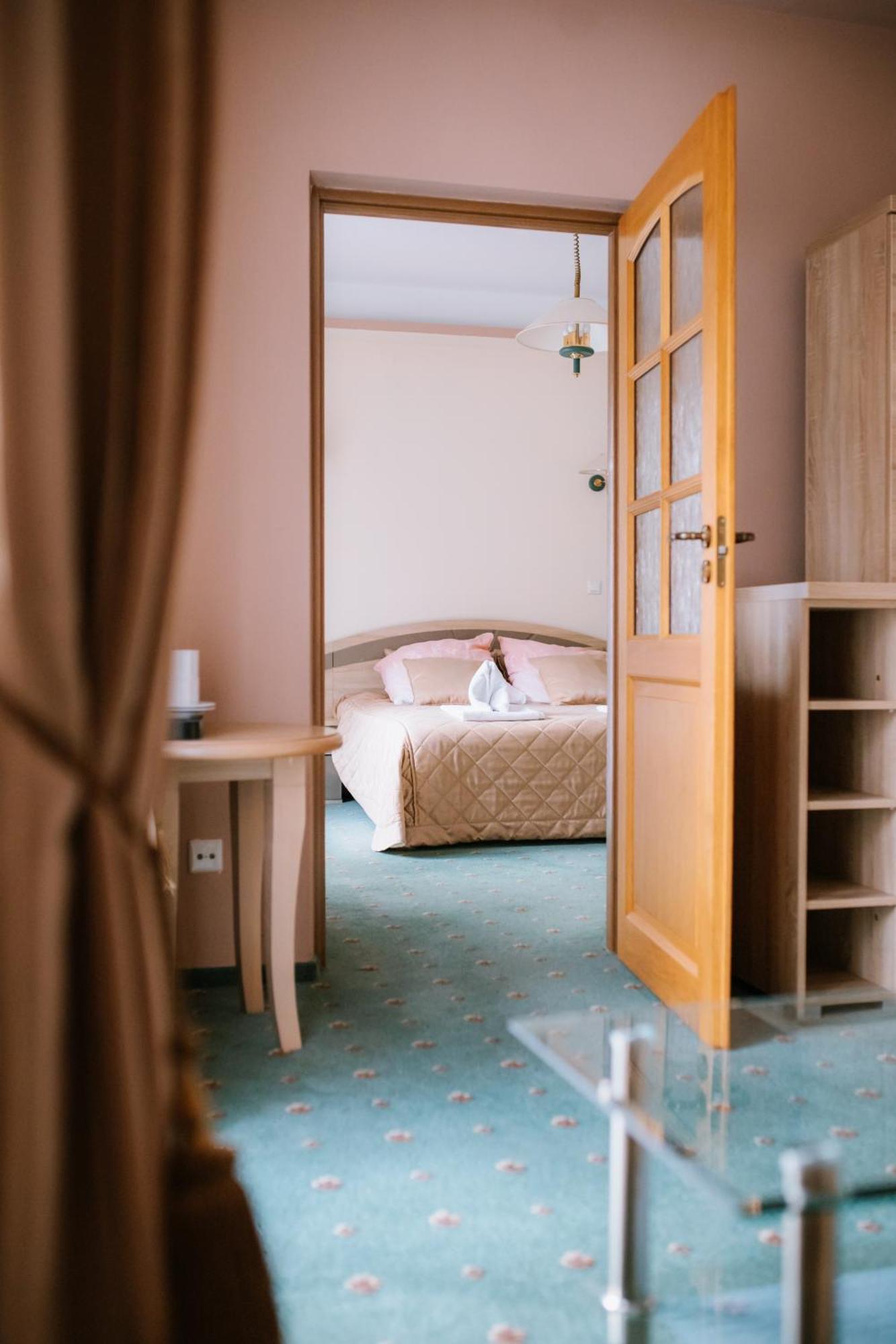 Hotel Osrodek Szkoleniowo Wypoczynkowy Roznow Exteriér fotografie